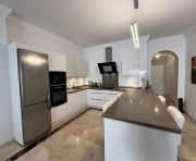 Försäljning - Lägenhet - Marbella - Nueva Andalucia, Aloha