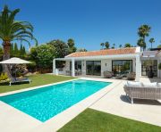 Försäljning - Villa - Marbella - Nueva Andalucia, Aloha