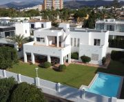 Продажи - Вилла - Marbella - Las Chapas