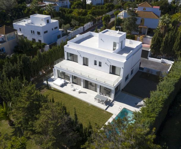 Villa - Försäljning - Marbella - Nueva Andalucía