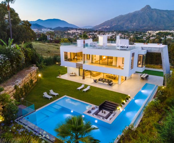 Villa - Försäljning - Marbella - Nueva Andalucía